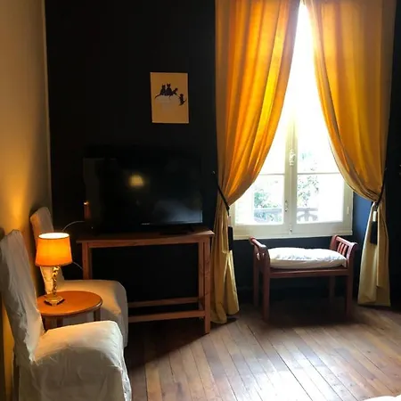 Maison De La Comtesse Bed & Breakfast Cosne-d'Allier