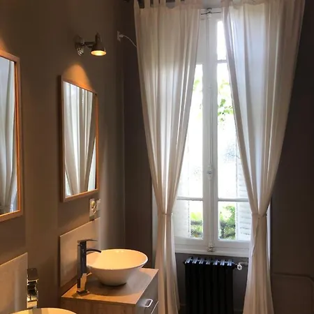 Maison De La Comtesse Bed & Breakfast Cosne-d'Allier